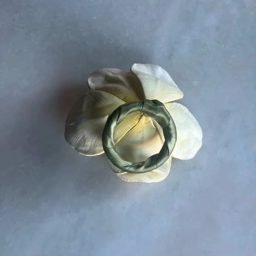Z Gallerie Vintage Magnolia Napkin Rings – Set of 6 – Cream Floral Table Decor